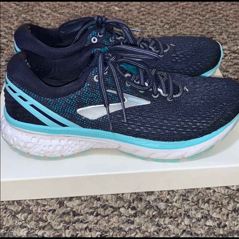 Brook Women Sneakers